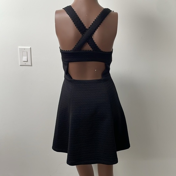 Club Monaco Cutout Mini Dress Taura Scallop Edge Sleeveless Cocktail Black 0 - Picture 5 of 12